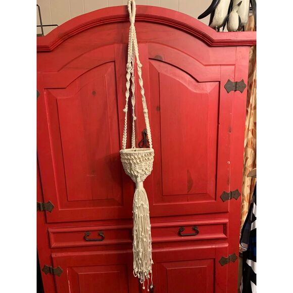 Vintage Macramé Plant Holder Hanger Ivory 50" Long Tassel Very Well Made EUC - Picture 1 of 5